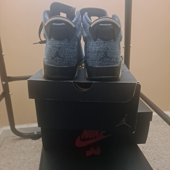 Nike Air Jordan 6 Retro (GS) - Picture 4 of 5